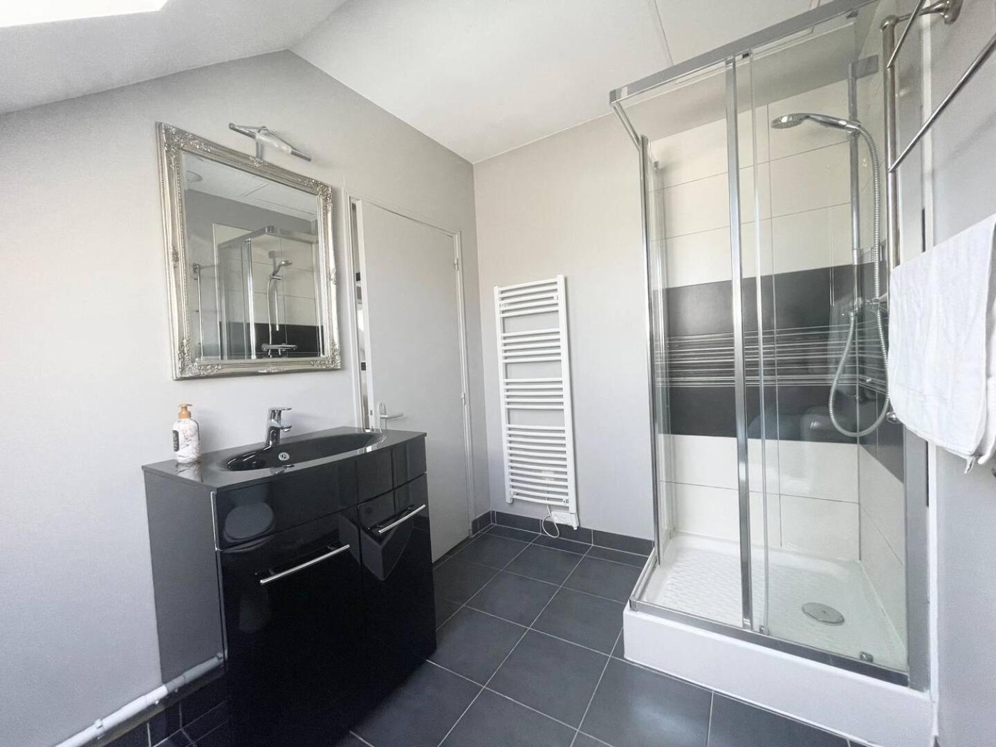 Apt Duplex Ou Plain Pied Tout Confort Plein Centre Ville Bayeux Proche Commerces, Restaurants, Avec Terrasse Privative Ou Jardin Commun Amenage Clos, Parking Gratuit A Proximite, Proche Plages Du Debarquement Exterior foto
